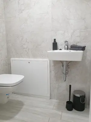 Ein Badezimmer in der Unterkunft AKH Apartments