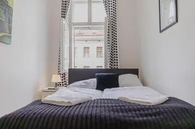 Ein Bett oder Betten in einem Zimmer der Unterkunft Modern Three Bedroom Apartment Close to Stadthalle