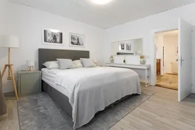 Ein Bett oder Betten in einem Zimmer der Unterkunft Luxury House with Pool, Garden, AC & Sauna