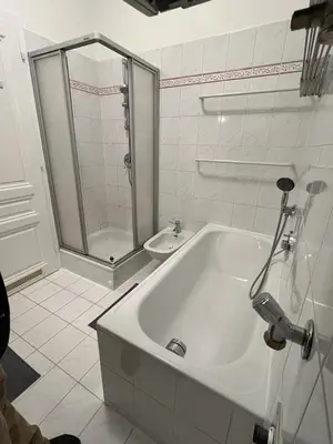 Grundriss der Unterkunft 90 m2 Spacious Apartment with Free Parking