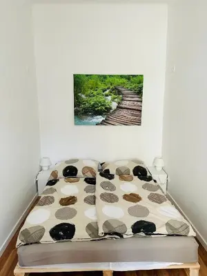 Ein Bett oder Betten in einem Zimmer der Unterkunft Long Term Central Apartment