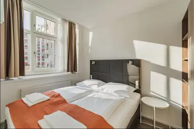 Ein Bett oder Betten in einem Zimmer der Unterkunft Central Apartment near Metro