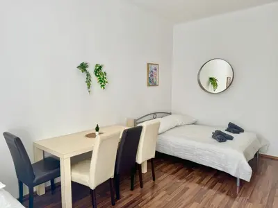 Ein Bett oder Betten in einem Zimmer der Unterkunft Central Long-Term Apartment - near First District