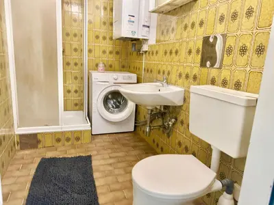 Ein Badezimmer in der Unterkunft Central Long-Term Apartment - near First District