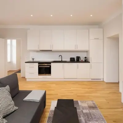 Crown apartments! Chic Black-and-White Home by Naschmarkt