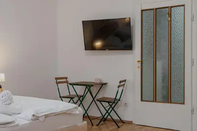 Ein Bett oder Betten in einem Zimmer der Unterkunft Comfortable One Bedroom Apartment in Vienna