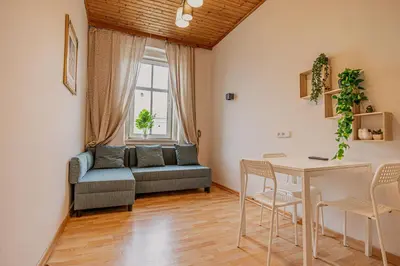 Ein Sitzbereich in der Unterkunft Cozy One Bedroom Apartment With Living Room Close to Wiener Stadthalle