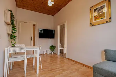 TV/Unterhaltungsangebot in der Unterkunft Cozy One Bedroom Apartment With Living Room Close to Wiener Stadthalle
