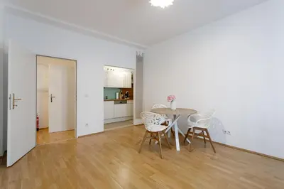 Küche/Küchenzeile in der Unterkunft Operasteet Residences - Central Business Apartment