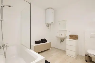 Ein Badezimmer in der Unterkunft Crown apartments! Cozy modern apartment near Naschmarkt