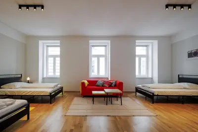Ein Bett oder Betten in einem Zimmer der Unterkunft Crown apartments! Urban Loft near Naschmarkt!