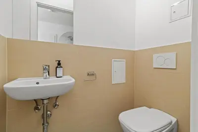 Ein Badezimmer in der Unterkunft 3 Min to metro - 2BR - Fast access to Stephansdom