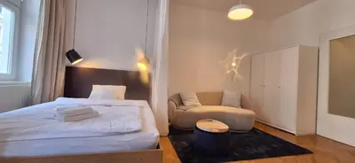 Ein Bett oder Betten in einem Zimmer der Unterkunft Schickes Apartment nähe AKH-MedUni - Währingerpark 24-7 check in