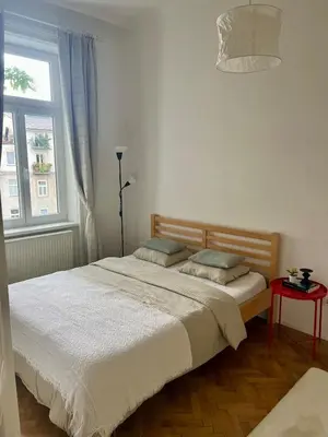 Grundriss der Unterkunft Quiet Courtyard Apartment with Balcony