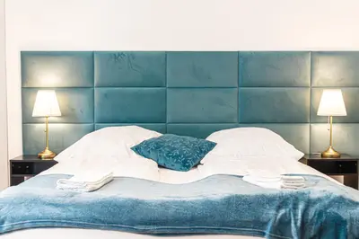 Ein Bett oder Betten in einem Zimmer der Unterkunft Modern 1BR Retreat in the heart of Meidling