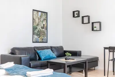 Ein Sitzbereich in der Unterkunft Modern 1BR Retreat in the heart of Meidling