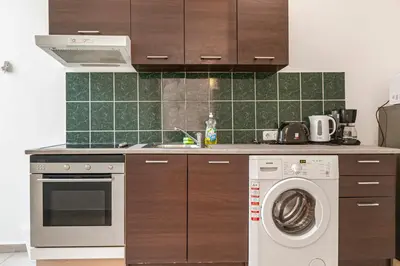 Küche/Küchenzeile in der Unterkunft Sweet 1BR Apartment with Smart TV, WIFI, For Long Stay