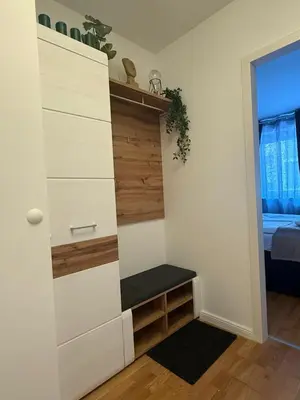 Ein Bett oder Betten in einem Zimmer der Unterkunft 9-Min to Center, 1BR &1LR Apt with Balcony, TV & WIFI
