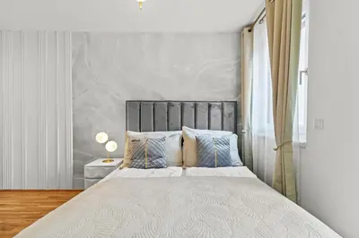 Ein Bett oder Betten in einem Zimmer der Unterkunft Spacious 3-BR - Balcony - Onsite Parking 19,90 per Day