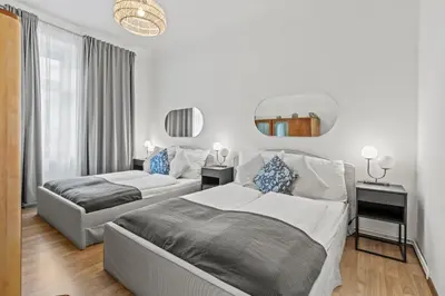 Ein Bett oder Betten in einem Zimmer der Unterkunft Large Two-Bedroom - 2-Min Walk to Metro Meidling