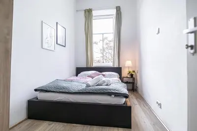 Ein Bett oder Betten in einem Zimmer der Unterkunft Lovely 6-Bedroom Apartment Near Millennium City