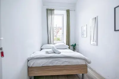 Ein Bett oder Betten in einem Zimmer der Unterkunft Private Rooms in comfy 6-Bedroom Apartment Near Millennium City