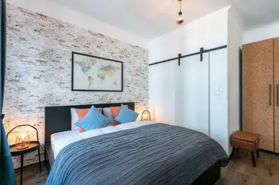 Ein Bett oder Betten in einem Zimmer der Unterkunft 6 min walk to metro - 3 stops to city center