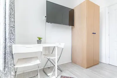 TV/Unterhaltungsangebot in der Unterkunft Comfortable Private Rooms Near Millennium Tower for Long Stays