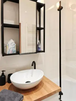 Ein Badezimmer in der Unterkunft Metro 1BR - 3 Min to U1 Metro - Free Parking