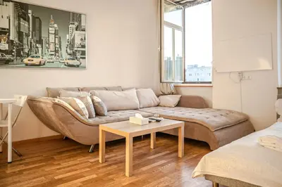 Ein Sitzbereich in der Unterkunft Comfortable 2BR Apartment Near Millennium Tower Long Stay
