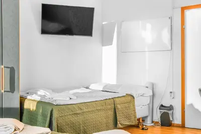 Ein Bett oder Betten in einem Zimmer der Unterkunft Private Rooms in a Comfortable 2BR Apartment Near Millennium Tower