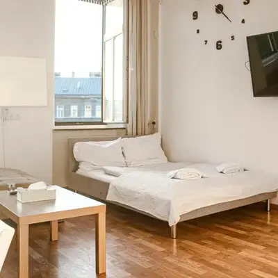 Private Rooms in a Comfortable 2BR Apartment Near Millennium Tower