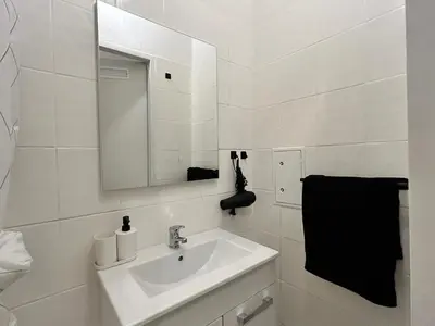 Ein Badezimmer in der Unterkunft Cosy Stylish Long-Term Apartment