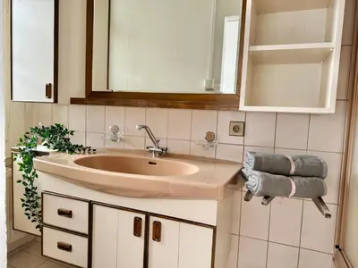 Ein Badezimmer in der Unterkunft 3 Bedroom Long-Term Apartment