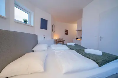 Ein Bett oder Betten in einem Zimmer der Unterkunft Rooftop Studios, 10min to city center, tram and metro, no Elevator 4th Floor