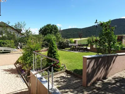 Ein allgemeiner Bergblick oder ein Berglick von der Ferienwohnung aus