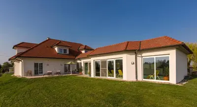 Das Gebäude in dem sich die Pension befindet