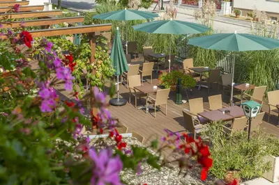 Ein Garten an der Unterkunft Burgenländerhof Hotel Garni