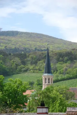 Ein allgemeiner Bergblick oder ein Berglick von des Hotels aus