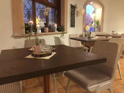 Ein Sitzbereich in der Unterkunft Hotel zur Post