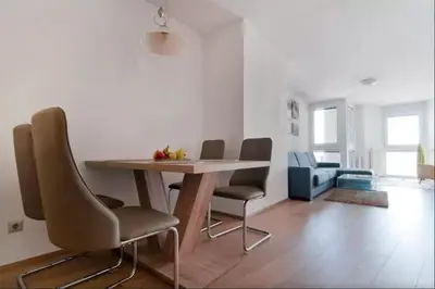 Ein Sitzbereich in der Unterkunft cosy apartment in perfect location