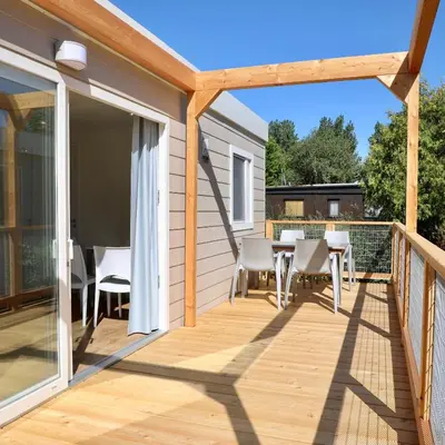Ein Balkon oder eine Terrasse in der Unterkunft Storchencamp Gästehaus Rust