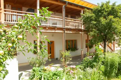 Ein Garten an der Unterkunft Biohof - Familie Neuberger