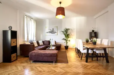 Ein Sitzbereich in der Unterkunft OPERASTREET CITY CENTER Apartment 