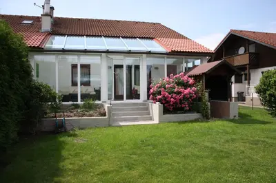 Ein Garten an der Unterkunft Haus zum Wohlfühlen