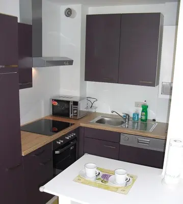 Küche/Küchenzeile in der Unterkunft Serviced Apartment with Sunny Balcony