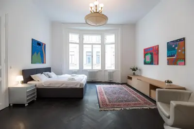 Ein Bett oder Betten in einem Zimmer der Unterkunft Grand Soho Apartment
