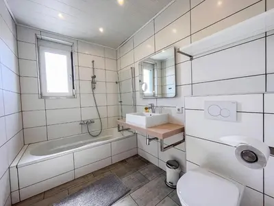 Ein Badezimmer in der Unterkunft Apartment Fuchs-1 by Interhome