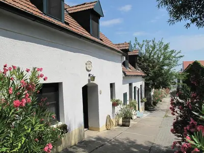 Das Gebäude in dem sich das Ferienhaus befindet