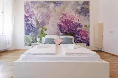 Ein Bett oder Betten in einem Zimmer der Unterkunft Spacious Vienna Central Station Residence